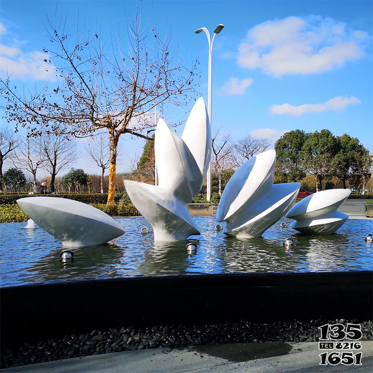 樹(shù)葉雕塑-公園景區(qū)抽象不銹鋼樹(shù)葉水景噴泉景觀雕塑高清圖片