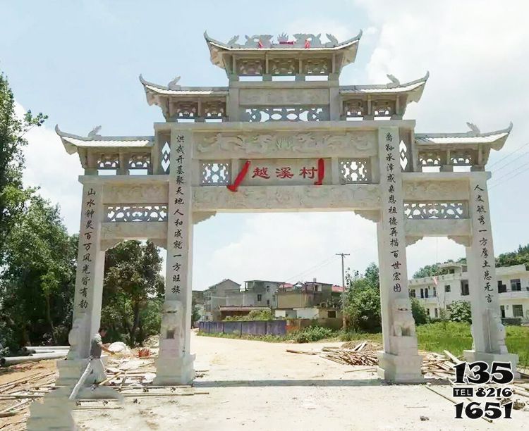 牌坊雕塑-大理石鏤空三門五樓仿古牌坊新村鎮(zhèn)口裝飾擺件高清圖片